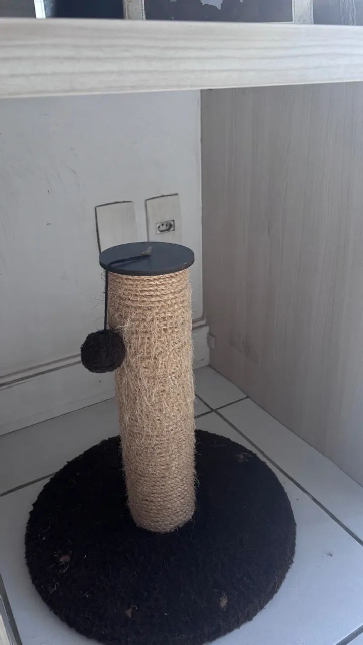 Cama e arranhador de gato