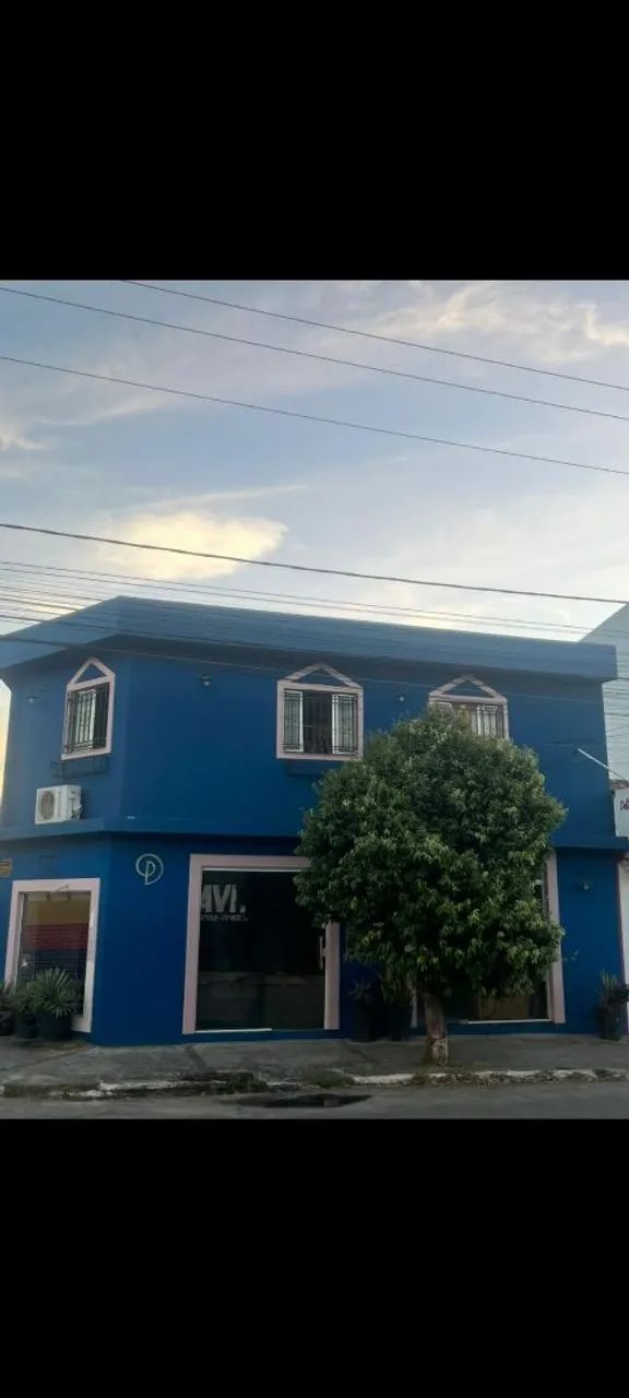 Sobrado com 3 apartamentos e ponto comercial 
