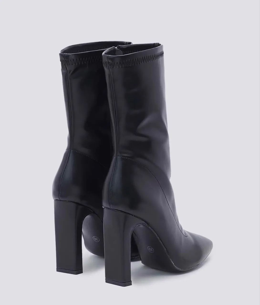 Vendo botas cano médio numeração 37 - Foto 3