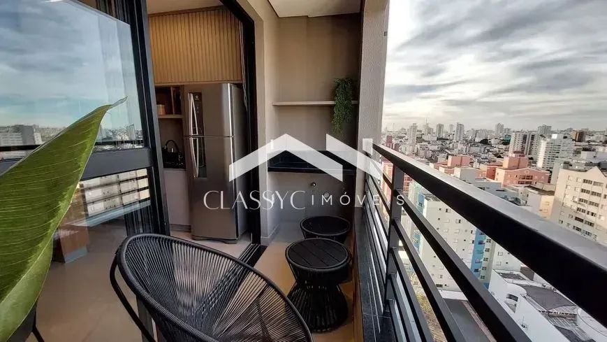 Studio mobiliado para aluguel, 34 m², espaço gourmet, suíte com armários.