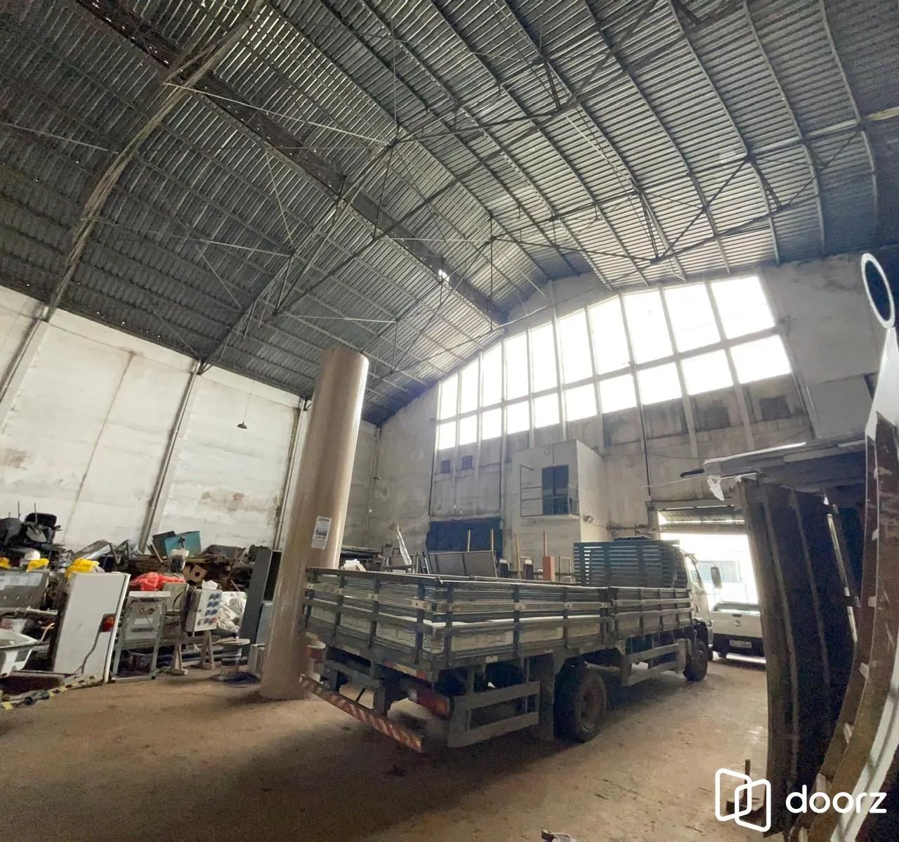 Pavilhão com 1036m2 próximo as Ferramentas Gerais - Foto 3