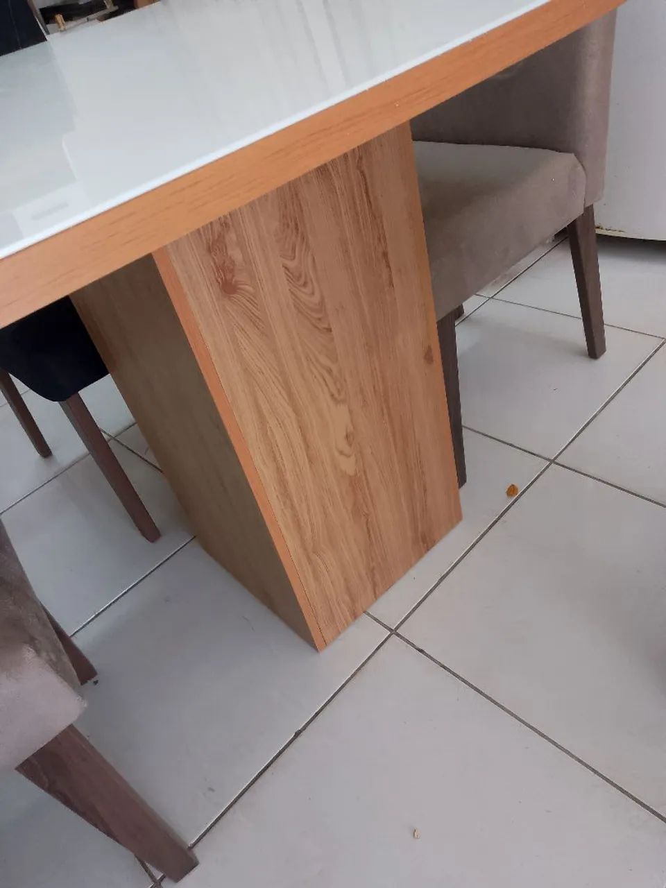 Mesa de vidro com quatro cadeiras  - Foto 4
