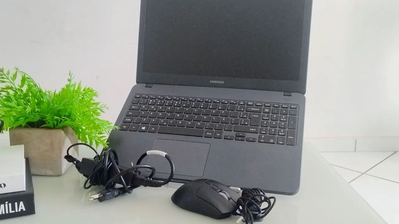 Notebook samsung essentials e20