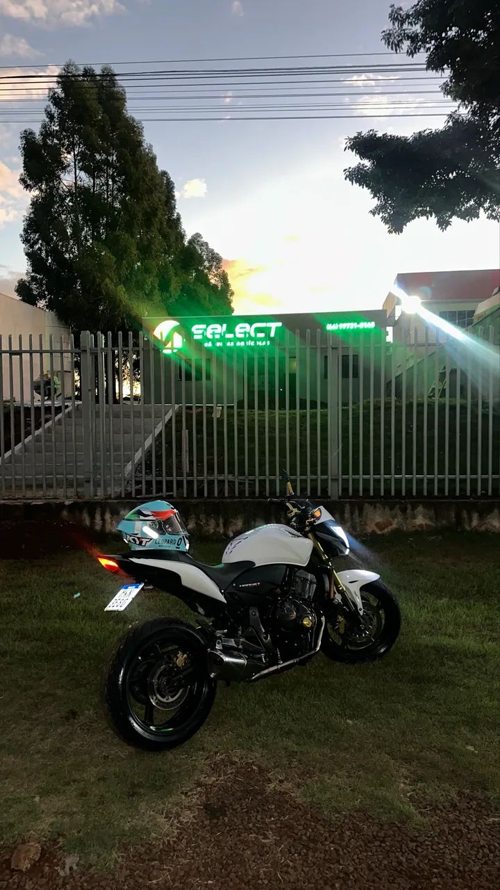 Hornet impecável.