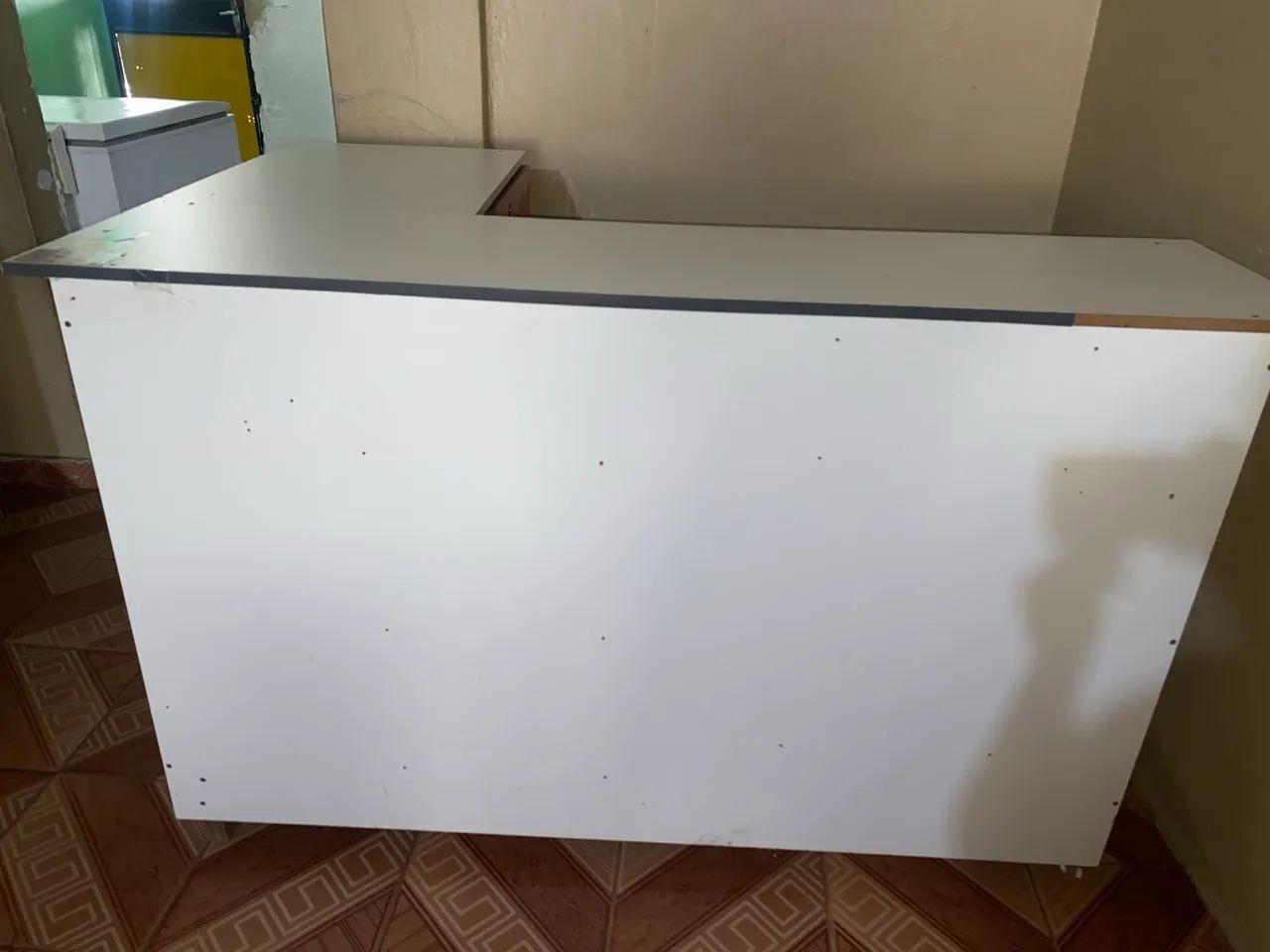 Balcão em L com expositor 