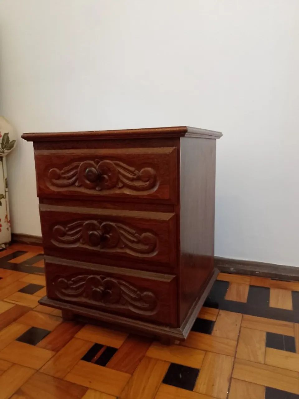 CRIADO MADEIRA MACIÇA