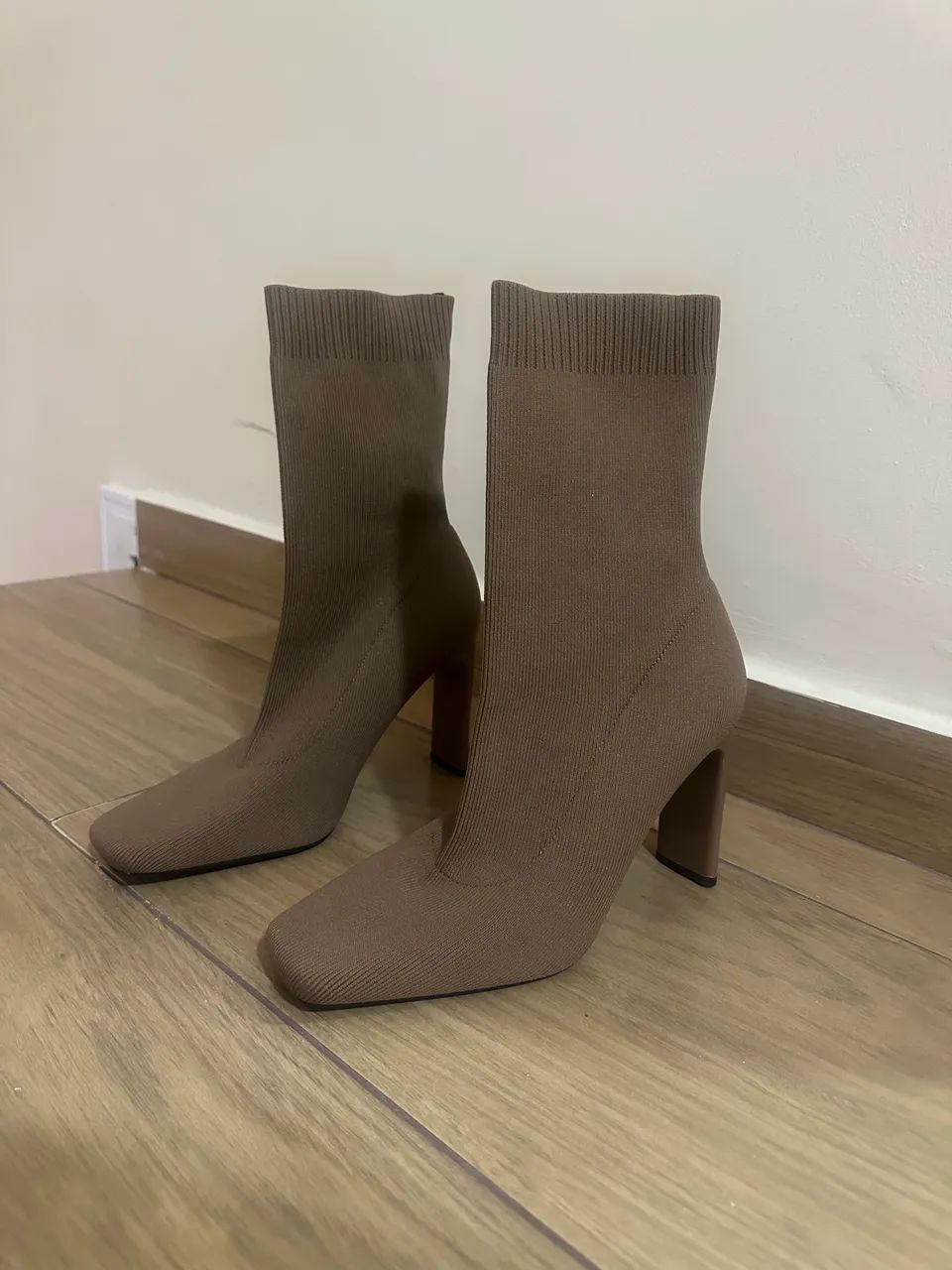 bota zara cano médio nova tam 39  - Foto 4