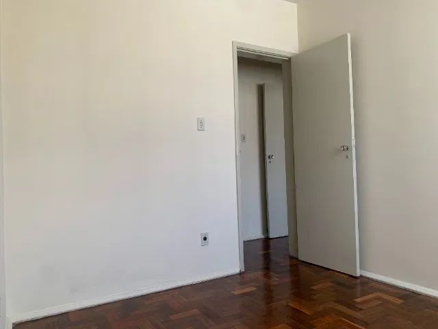 Apto de 02 Q, com elevador, no coração da cidade  - Foto 5