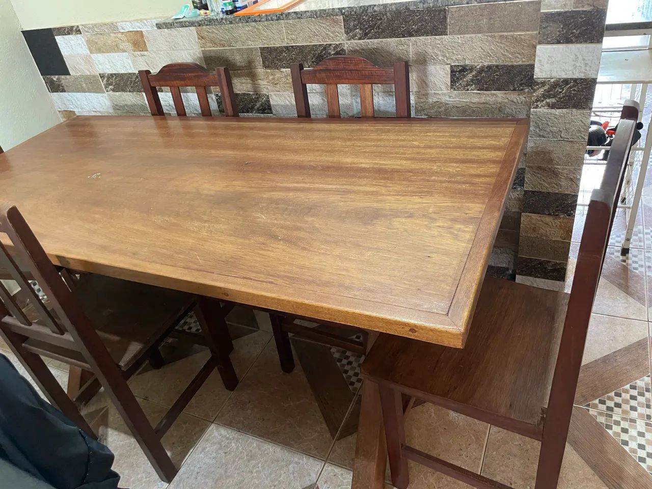VENDO MESA DE MADEIRA 6 LUGARES - Foto 2