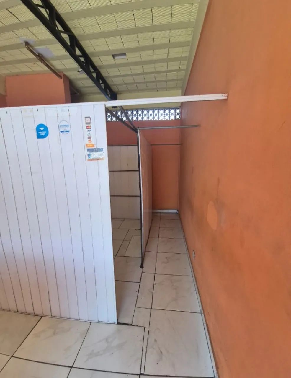 Loja comercial para aluguel com banheiro e área de apoio - Foto 4