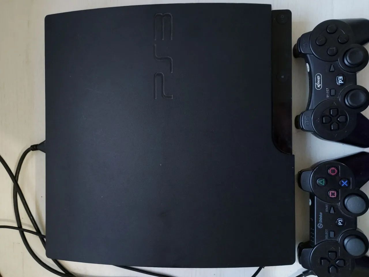 PS3 com 2 controle e jogos  - Foto 2