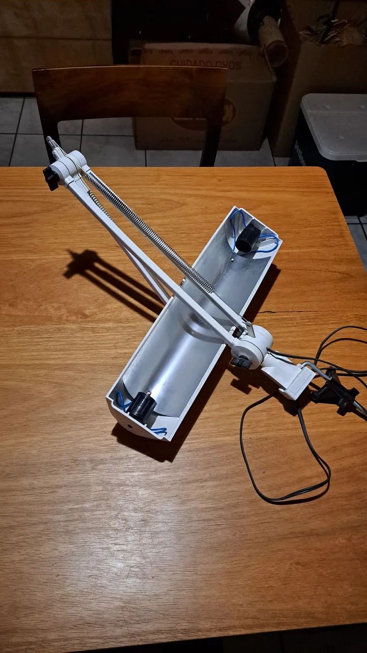 Luminária Prancheta Articulada Ilutec Bivolt Cor da cúpula Branco - Foto 3