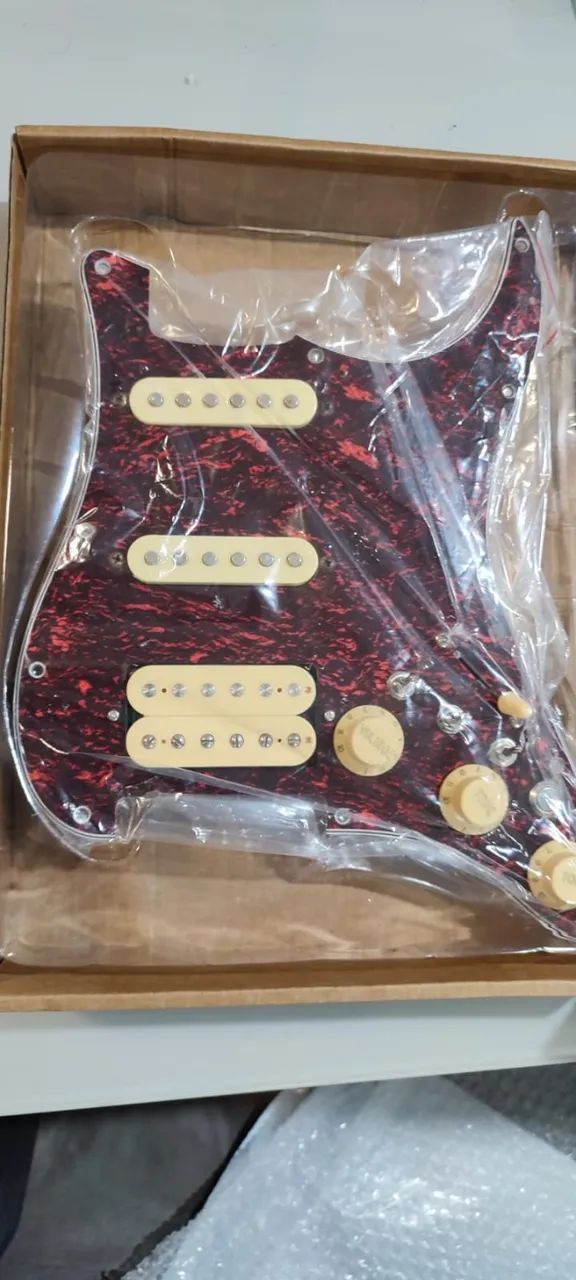 Stratocaster Guitar Pickup Kit + Pickguard + Silent Switch