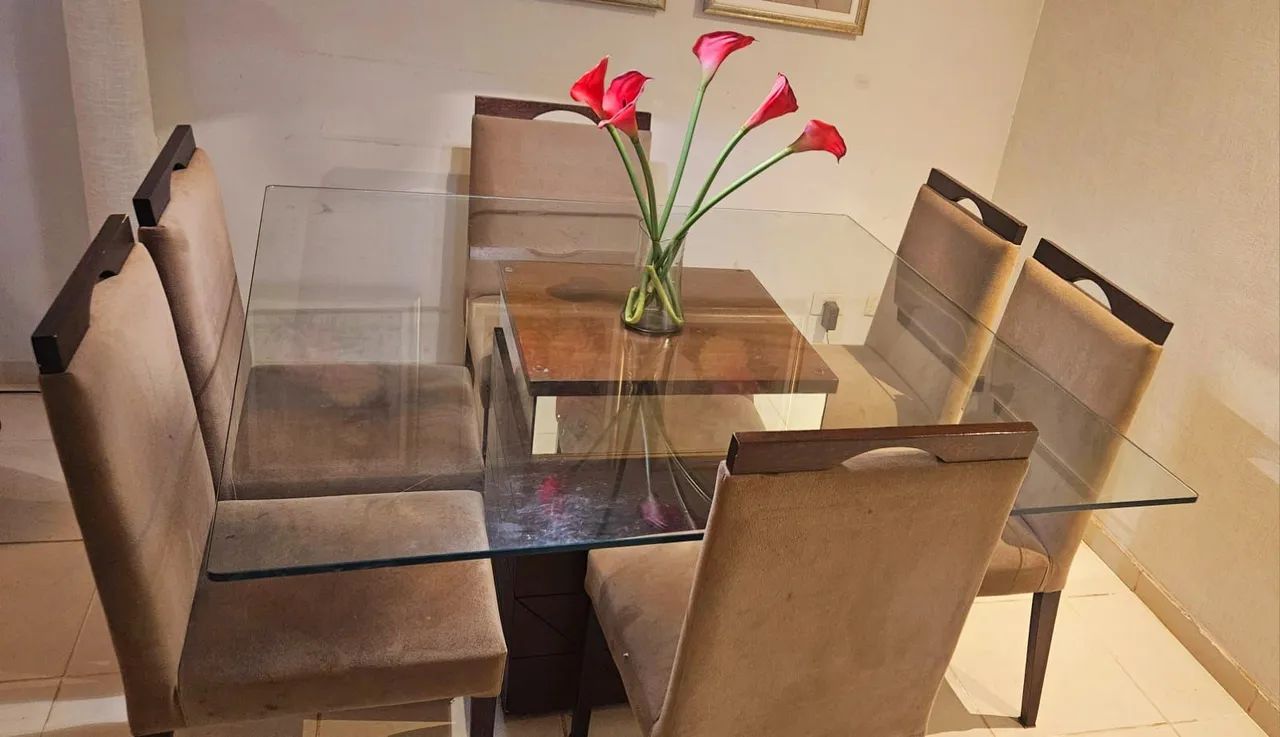 Mesa de jantar com 8 lugares super conservada - Foto 3