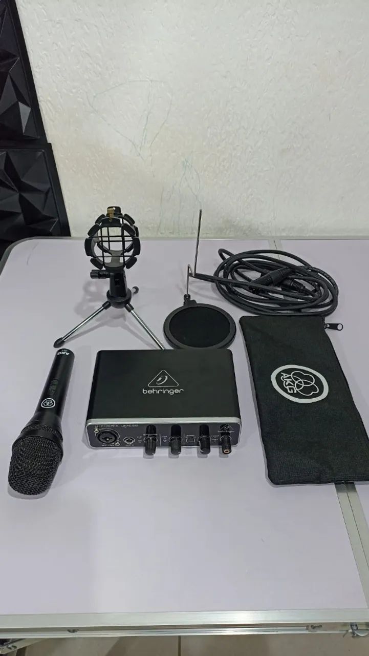 Interface De Áudio Behringer U-phoria Umc22 Midas Usb - Foto 3