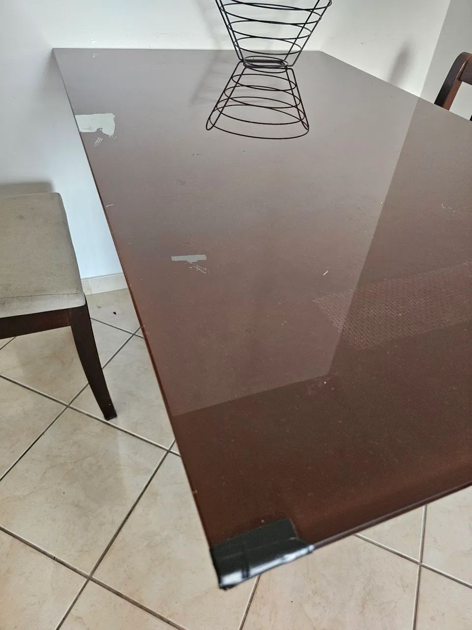 Mesa de jantar com tampo de vidro + 2 cadeiras estofadas - Foto 3
