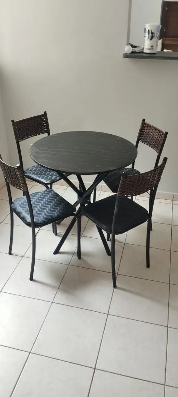 Conjunto Mesa de Pedra 4 Cadeiras Novas