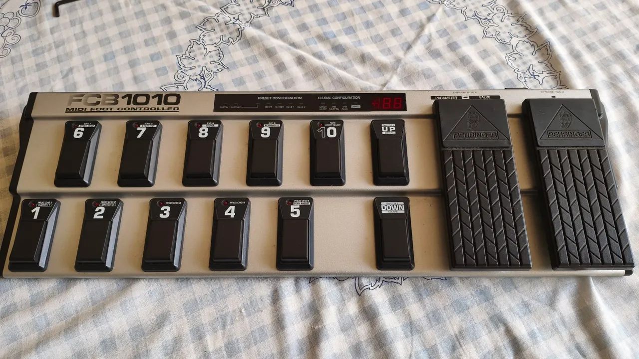 Behringer FCB1010