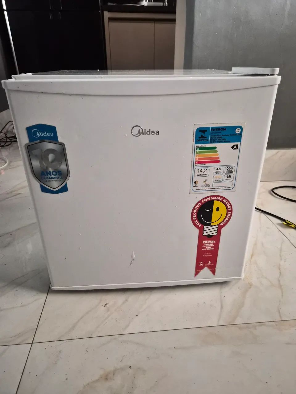 Frigobar Midea de 45 litros