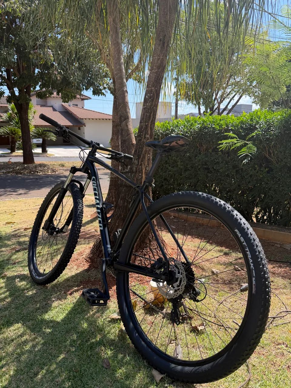 Specialized Rockhopper aro 29, pouquíssimas vezes utilizada e muito bem conservada.   - Foto 3