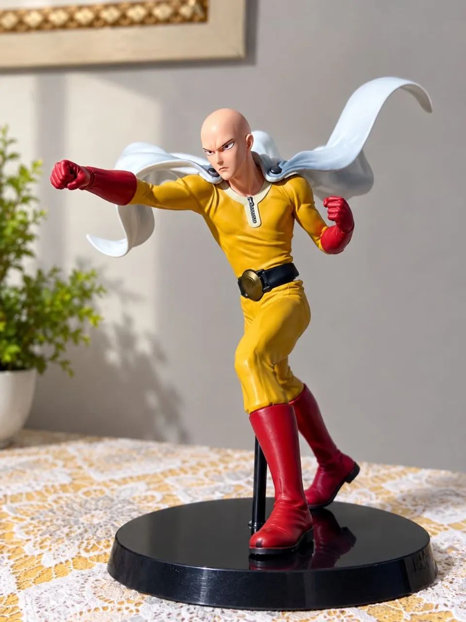 Action Figure Saitama - One Punch Man (Pose Soco Sério)