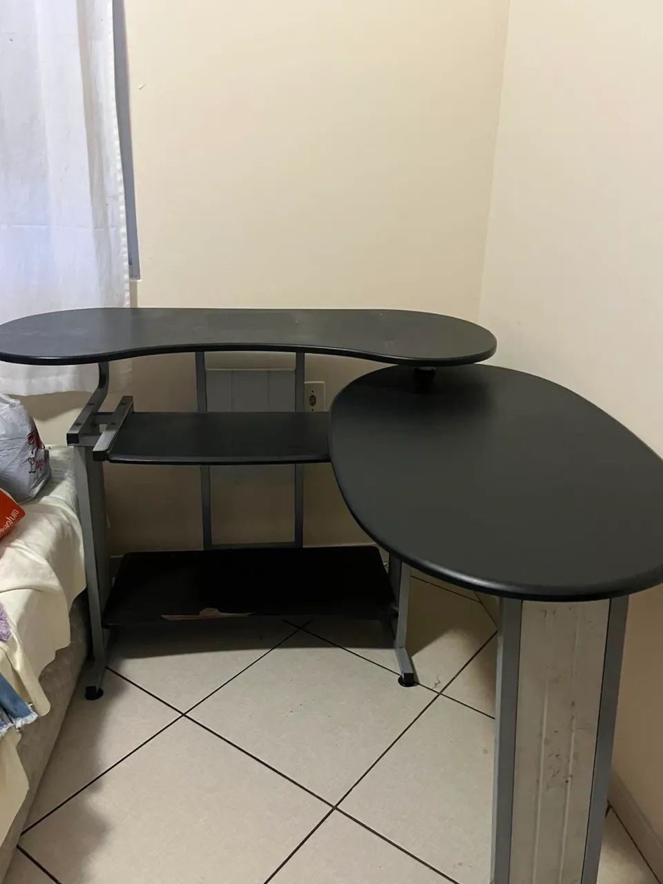 Vendo mesa em L para gamer ou escritório. - Foto 5