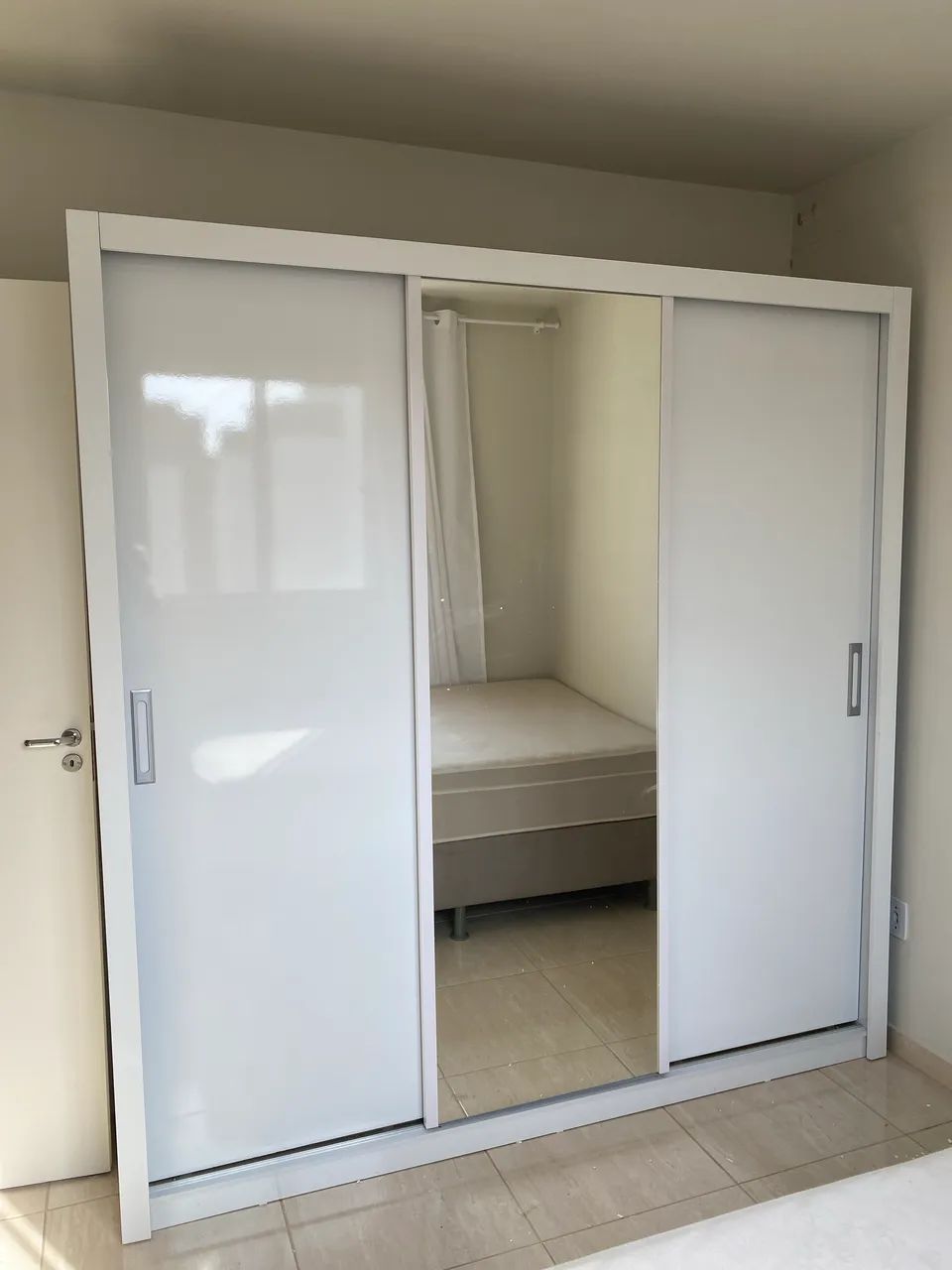 Guarda roupa 3 portas 