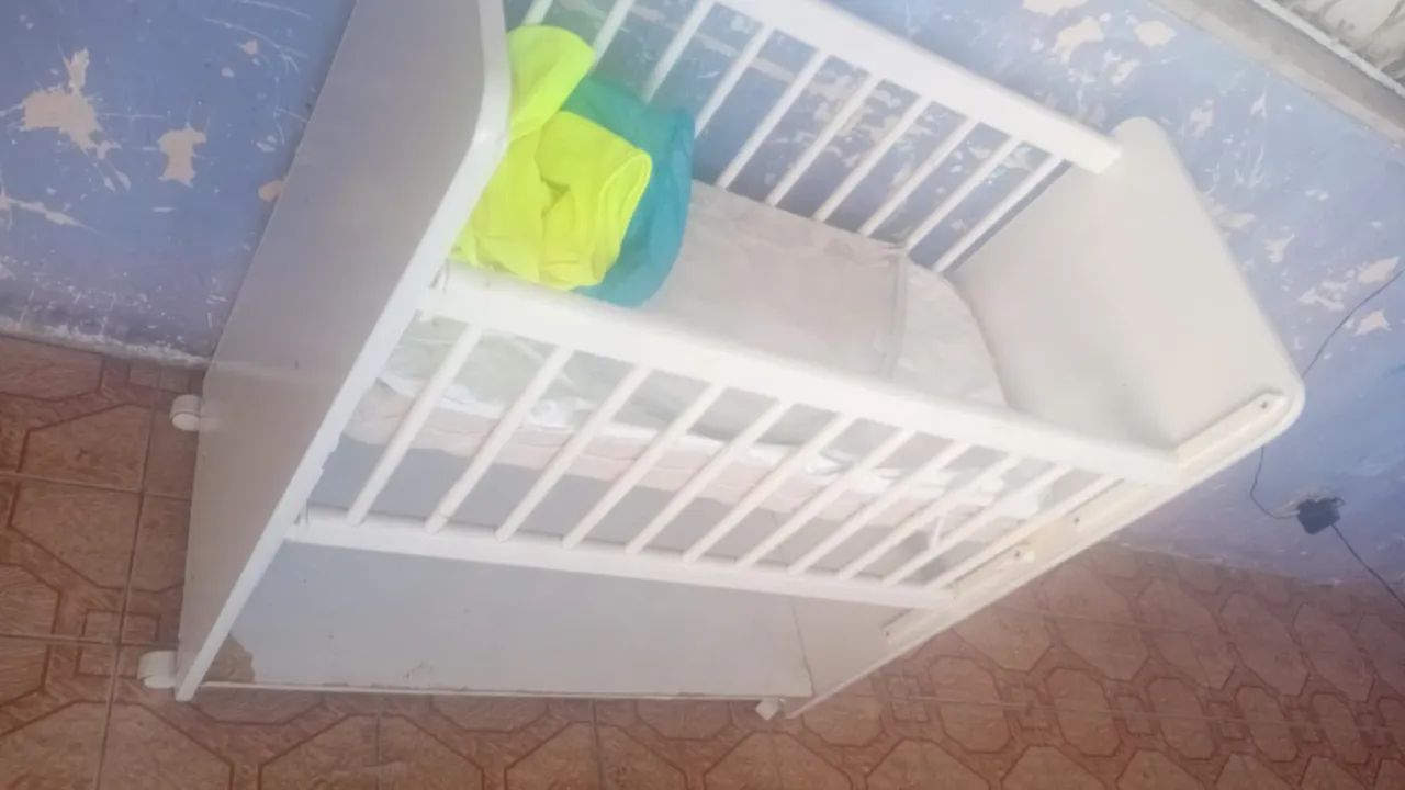 Vendo um berço pequeno  - Foto 3