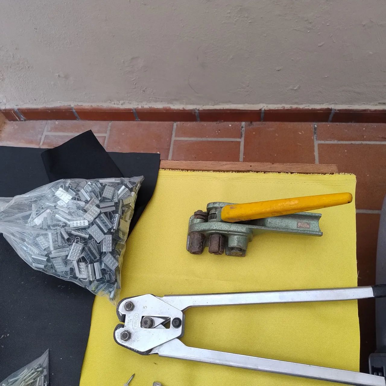 Kit catraca, alicate e feixo para paletização 