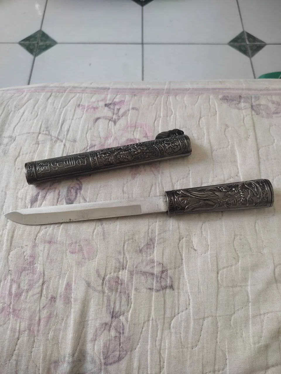 Adaga com detalhes em relevo - Foto 2