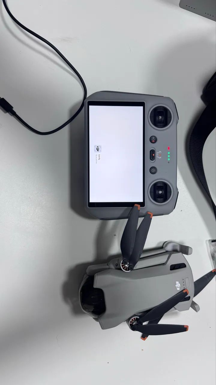 DJI Mini 3 Fly More Combo com Controle Tela DJI RC e 3 Baterias - Usado só pix sem troca - Foto 5
