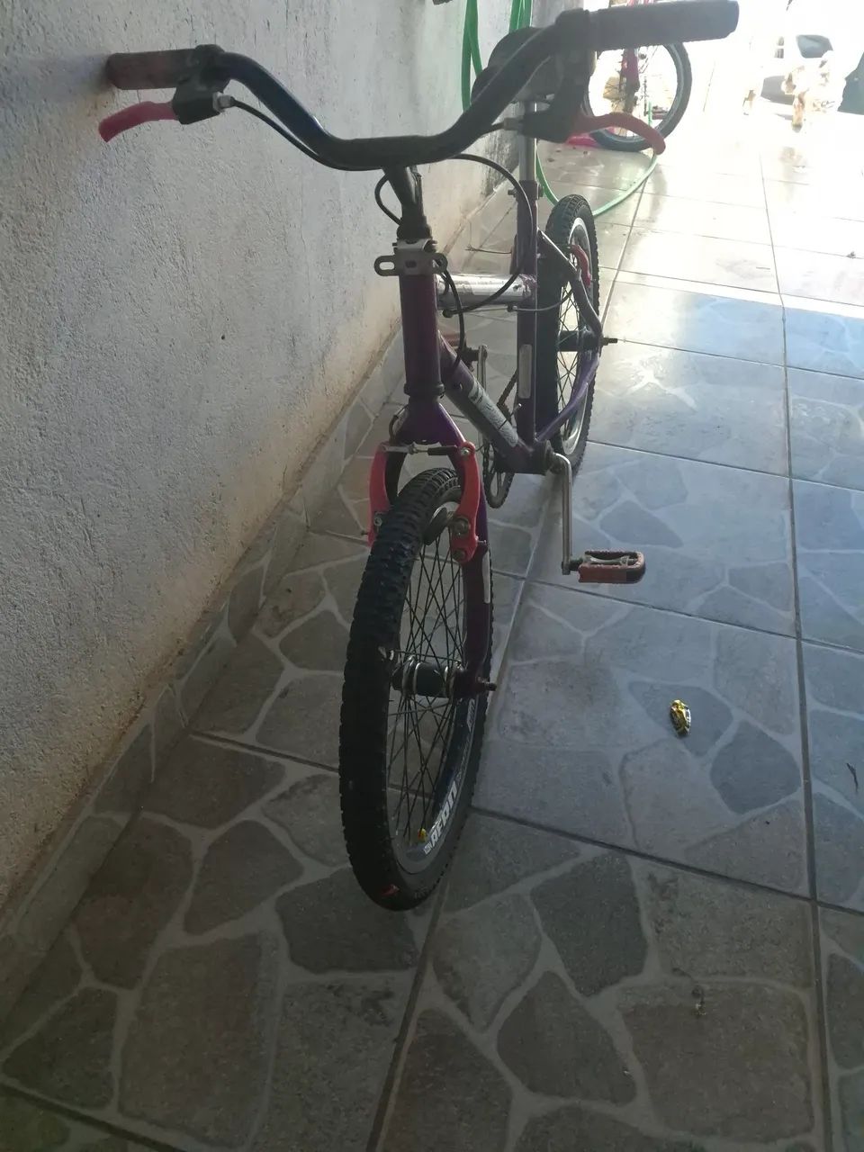 Bicicleta infantil aro 20 - Foto 4