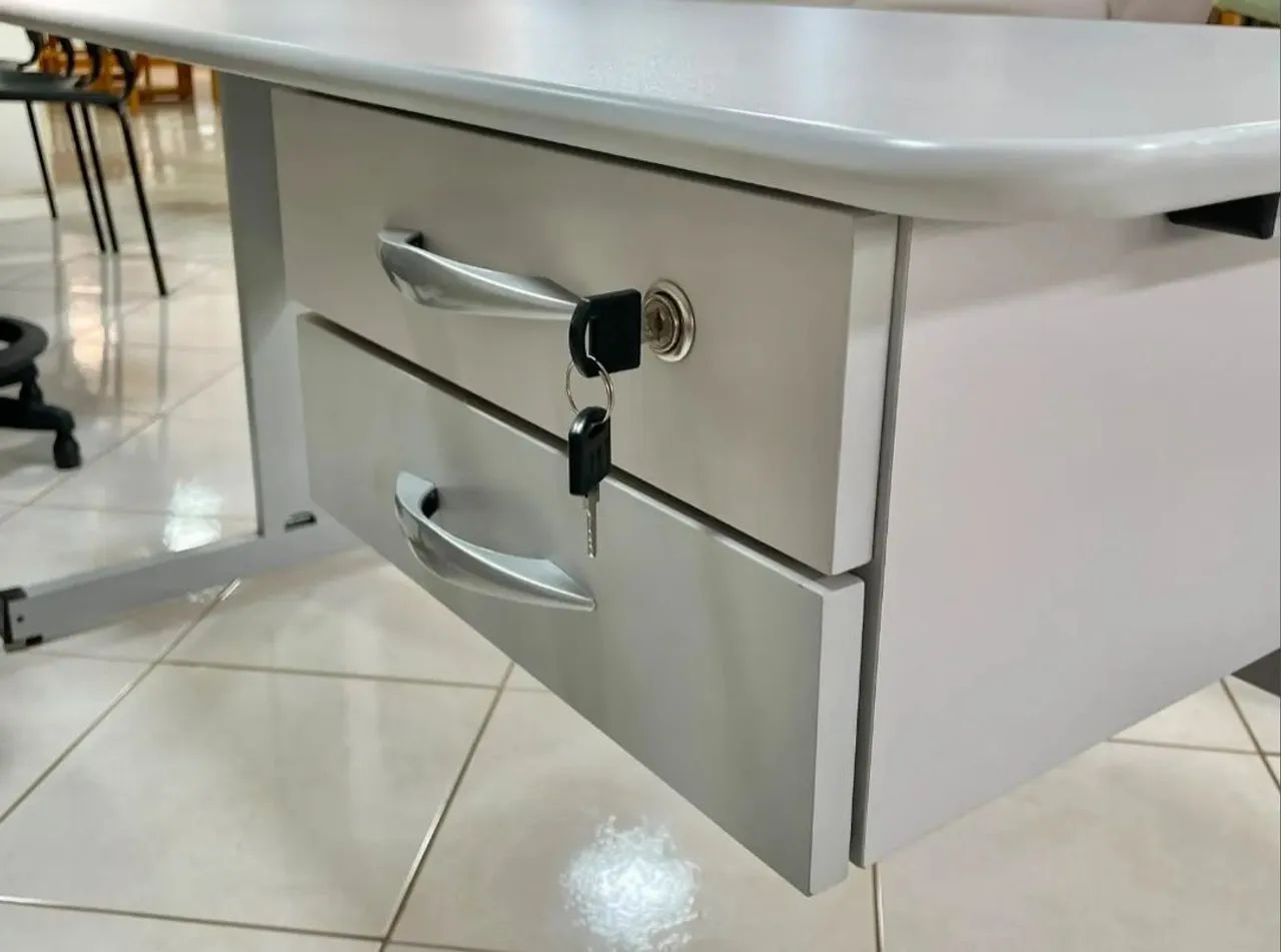 Mesa Escritorio 1,40m Cinza com 2 Gavetas - Foto 4
