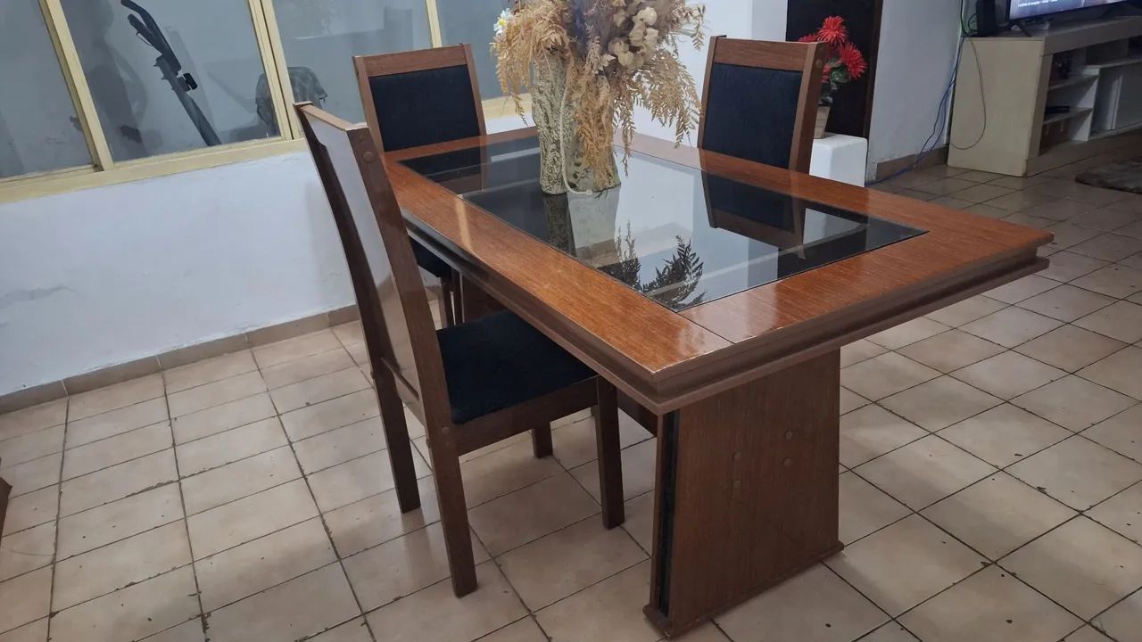 Buffet,  espelho e mesa com 3 cadeiras 