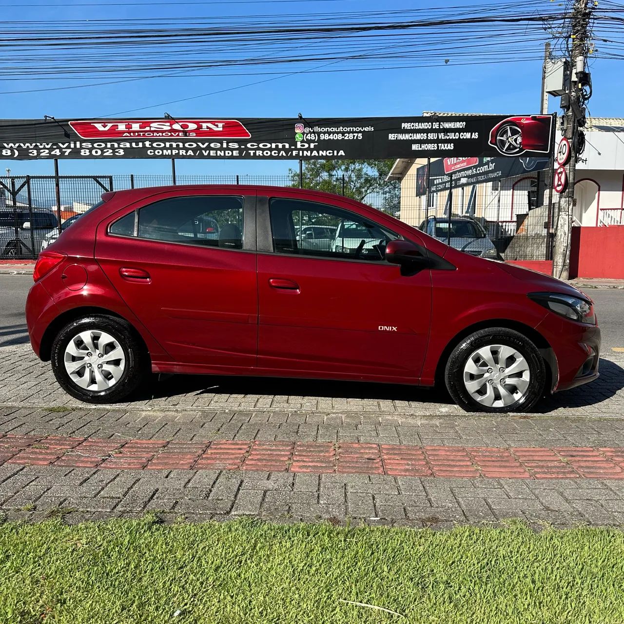Chevrolet Onix Hatch LT 1.0 8V Flex Mec. 4P 2017 - Foto 2