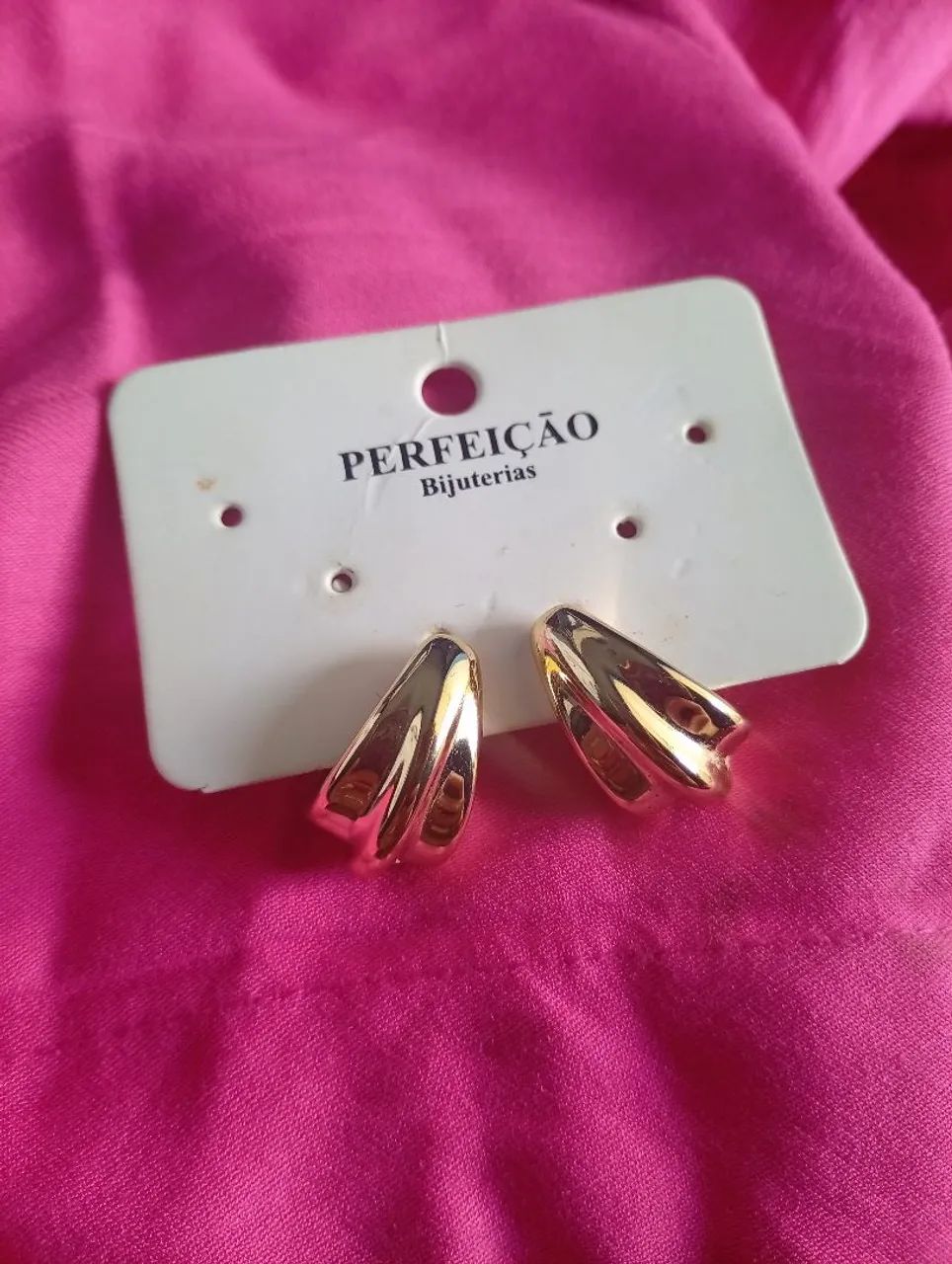 Meia argola dourada 