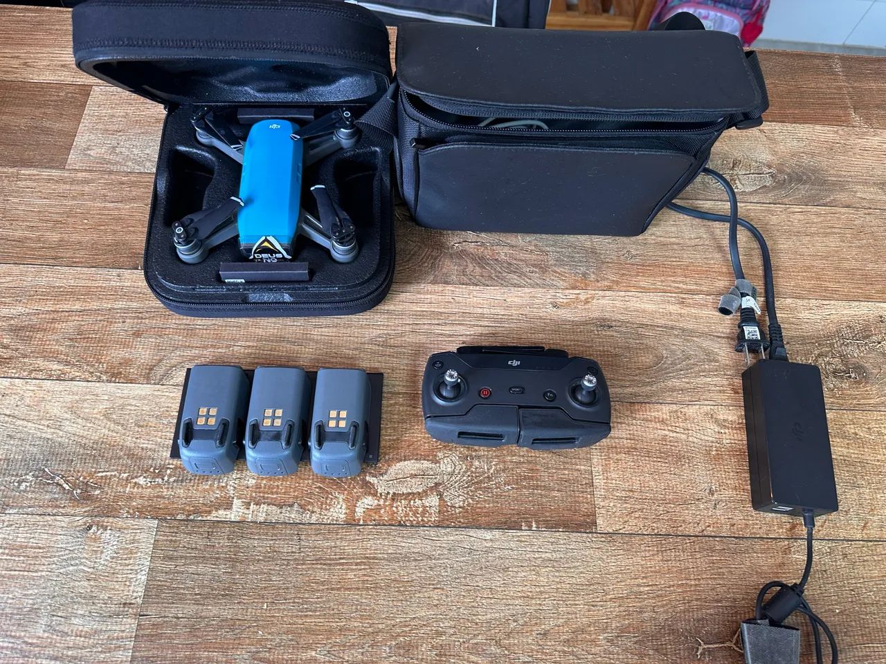 Drone DJI Spark Original + 3 Baterias + Controle + Case - Excelente Estado