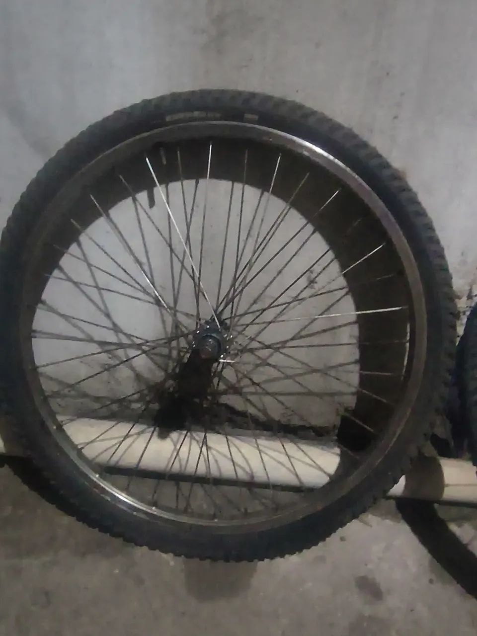 Roda Traseira Aro 26 com Pneu e Câmara - R$60
