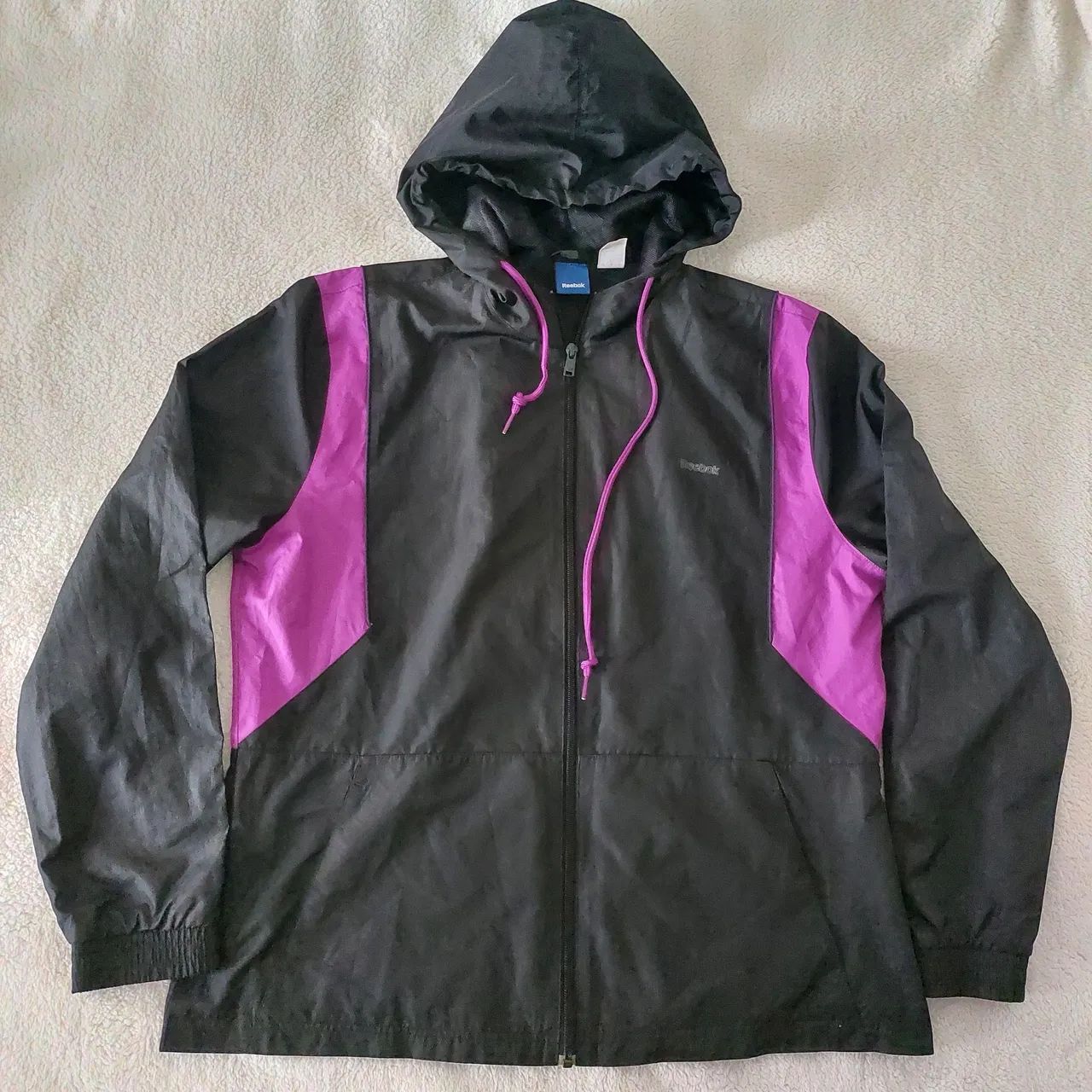 jaqueta corta-vento reebok preta roxa g