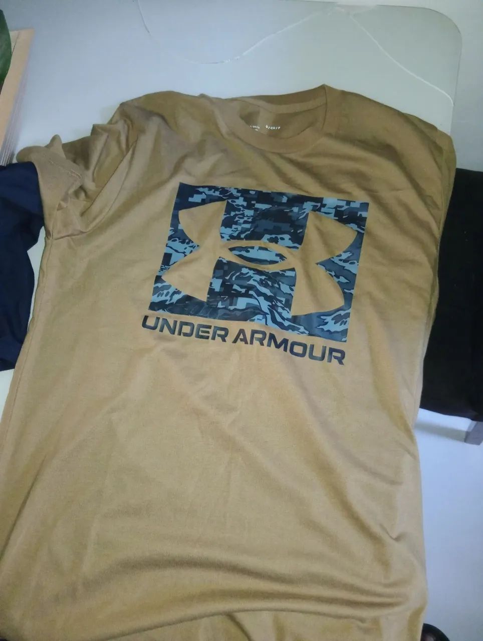 Camisa Under Armour   marrom P muito nova barato