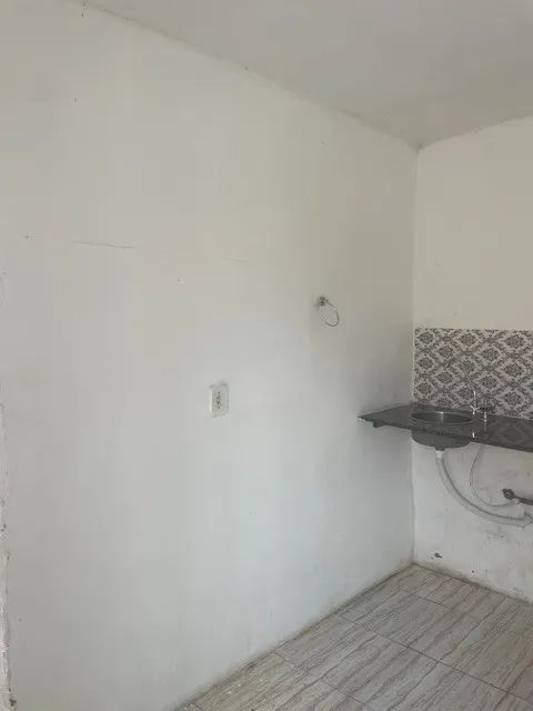 Kitnet Farolândia incluso água e energia - Foto 4