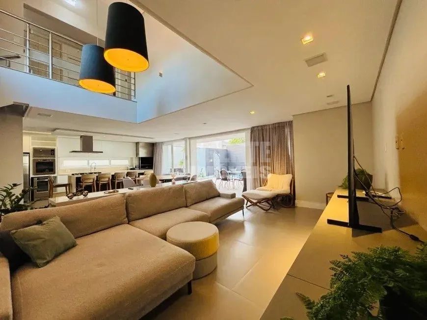 Casa à venda no bairro Santa Mônica em Florianópolis