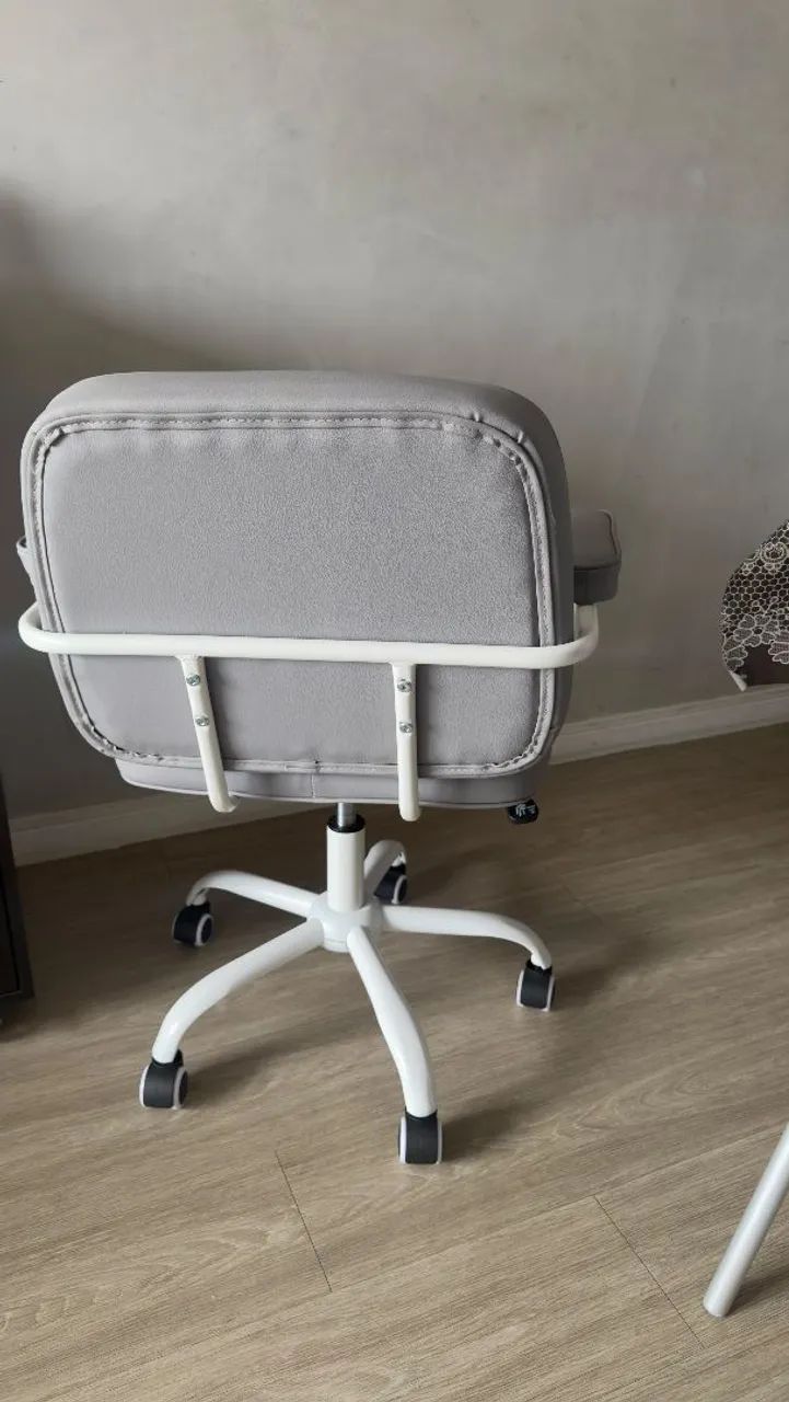 Cadeira De Escritório Ergonômica Python Fly Couro Sintético Cor Cinza - Foto 3