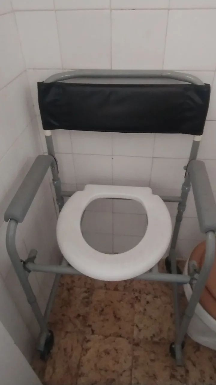 Cadeira higiênica  - Foto 2
