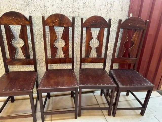 mesa e 4 cadeiras 