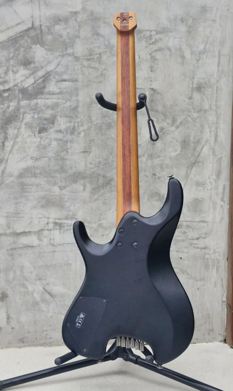 Guitarra Ibanez QX52, preto fosco, estado impecável