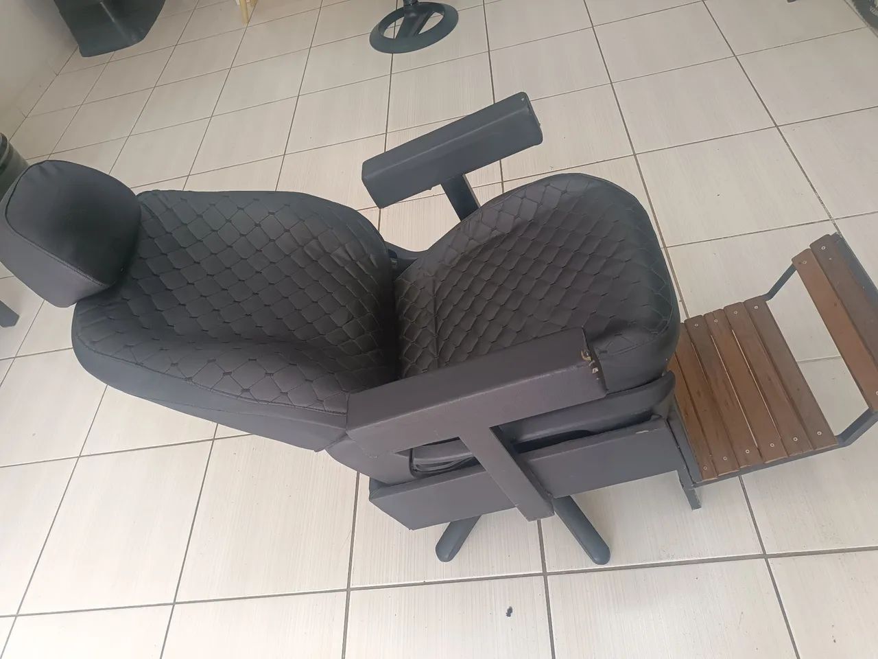 Vendo cadeira de barbeiro 