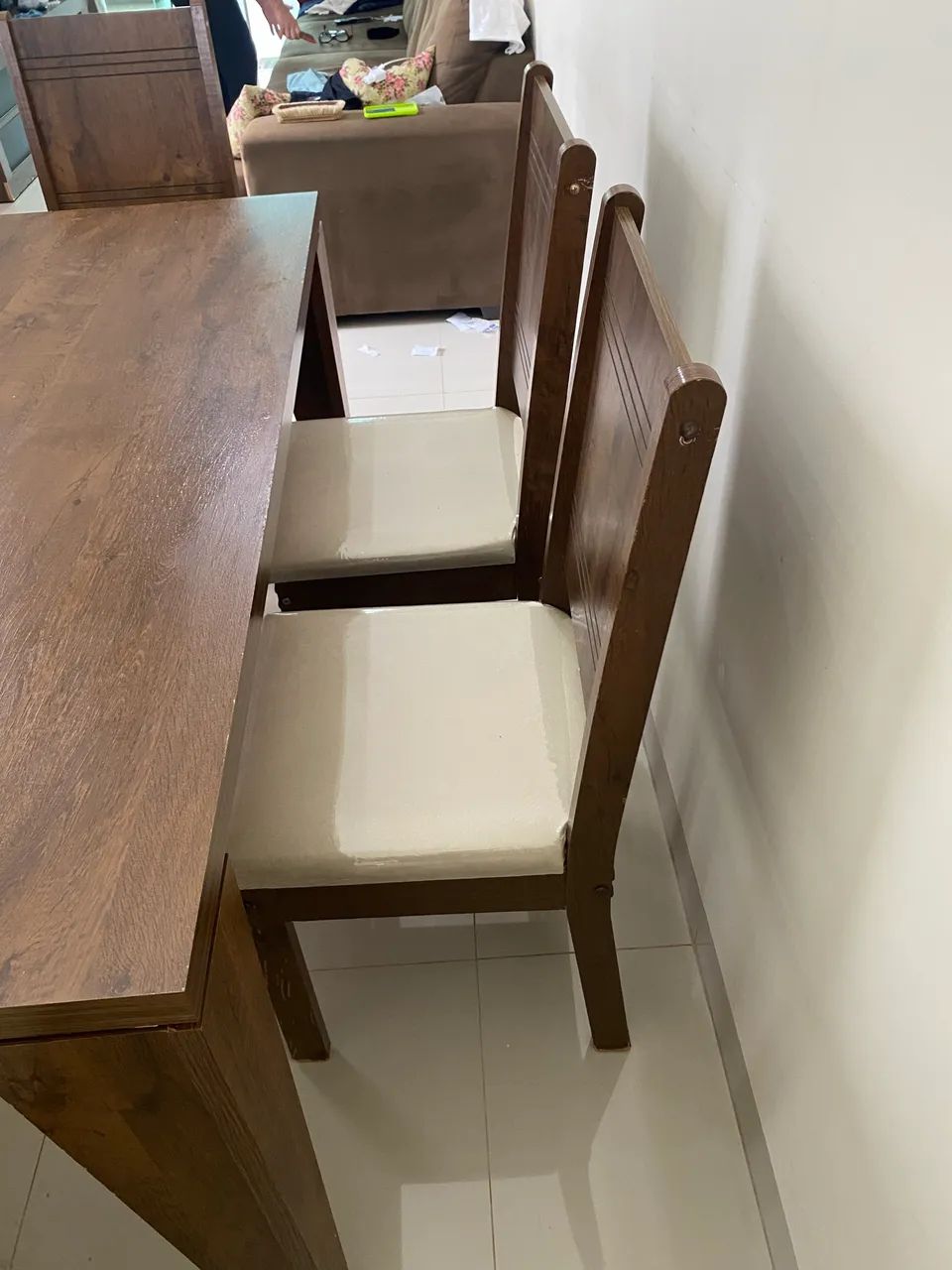 Mesa de Jantar de Madeira com 5 Cadeiras - Foto 4