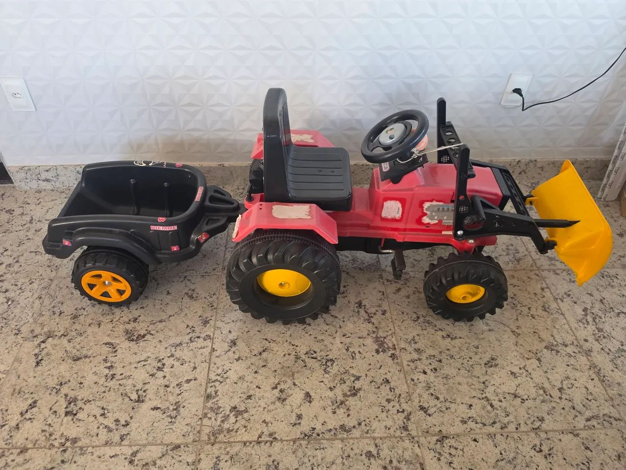 Trator brinquedo 