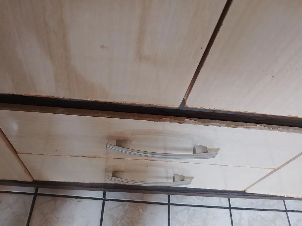 Guarda roupa com 6 postas e 2 gavetas  - Foto 3